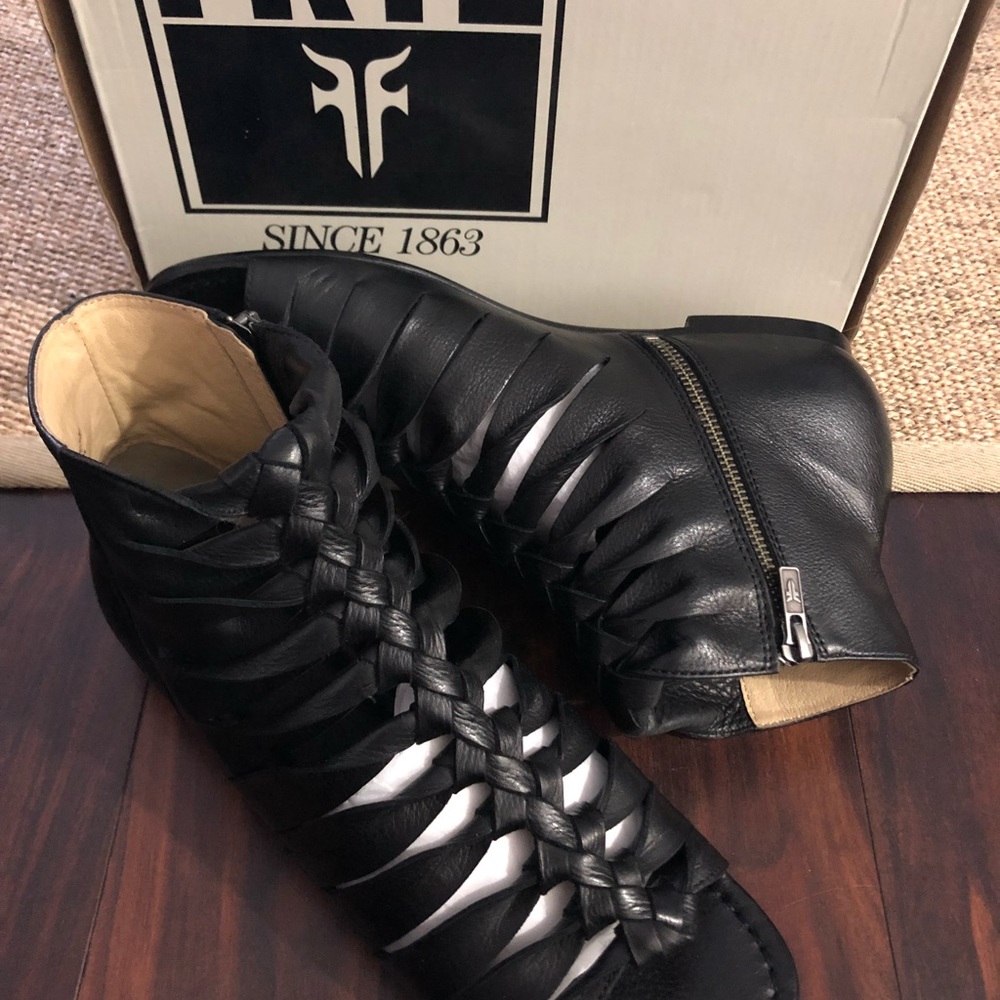 Frye Marlene twisted sandals